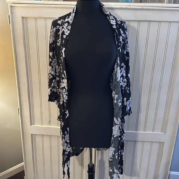 Spiritual Gangster OS Floral Print‎ Tie Kimono - Picture 4 of 11